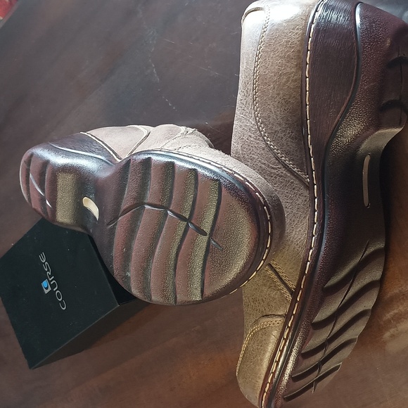 Soft Spots Tan Leather Slip On Shoes  EUC Women`s Size 8 - Picture 4 of 7